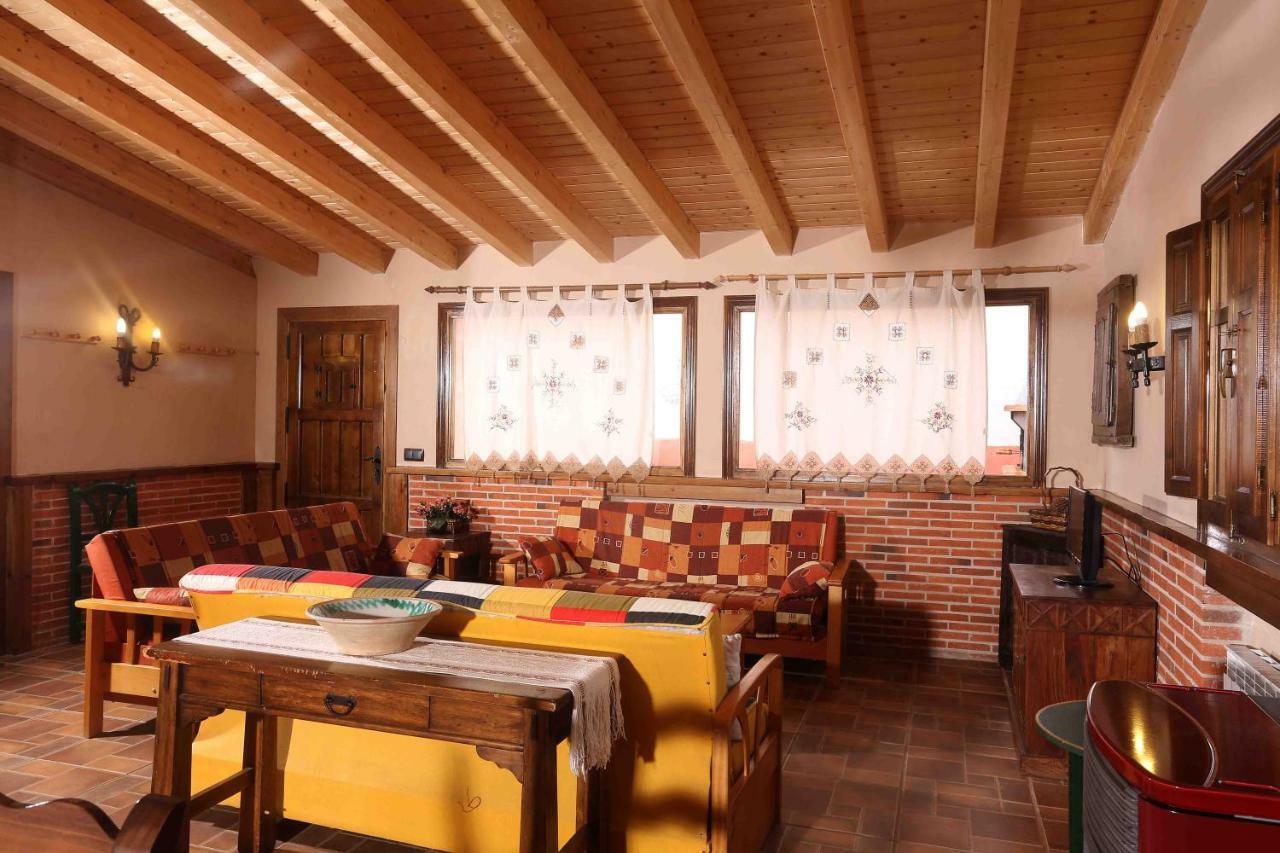 La Casa Del Abuelo Simon Guest House Fuente el Sauz Luaran gambar