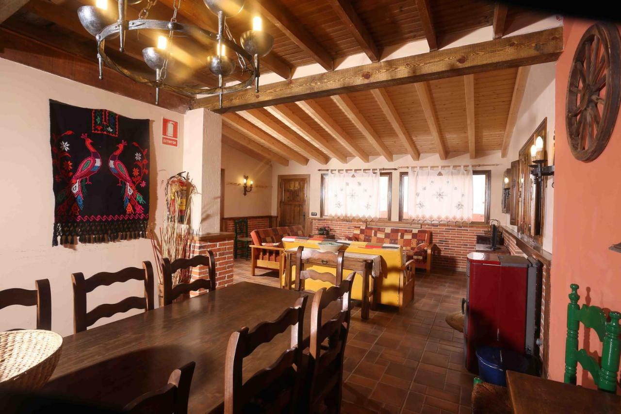 La Casa Del Abuelo Simon Guest House Fuente el Sauz Luaran gambar
